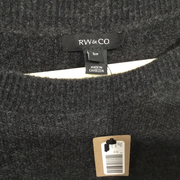 RW&CO tunic sweater in charcoal grey.  Size Small.  NWT. - Picture 2 of 3